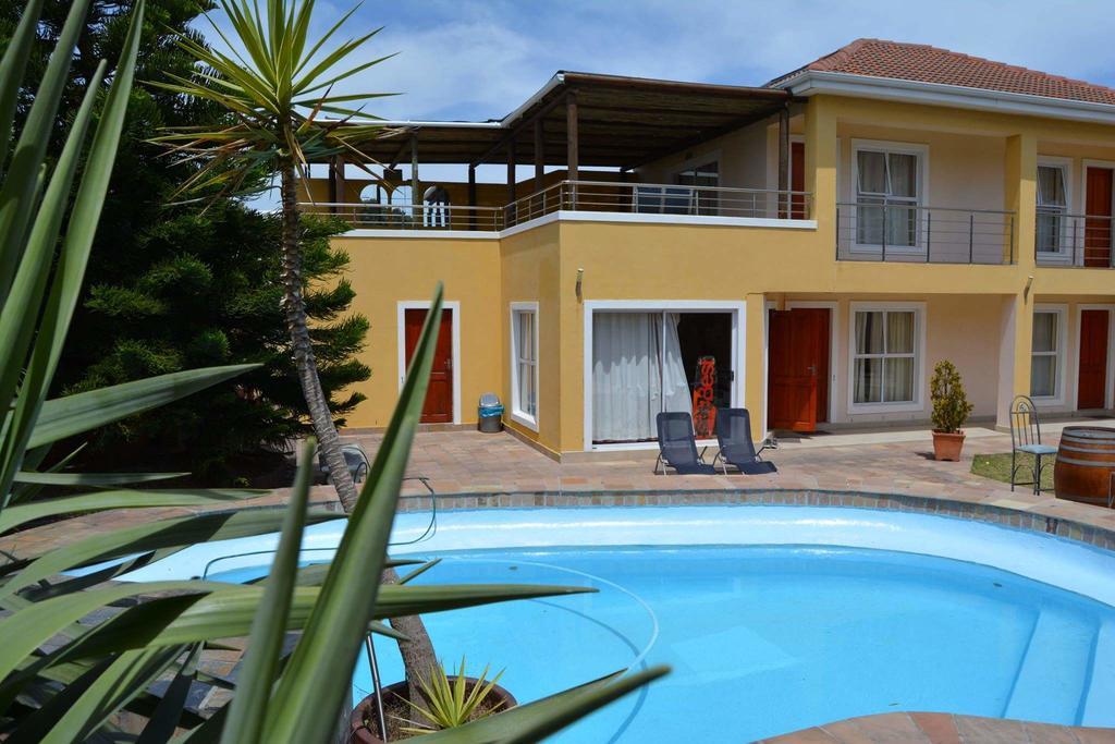 Natalie Guesthouse Bloubergstrand Exterior foto