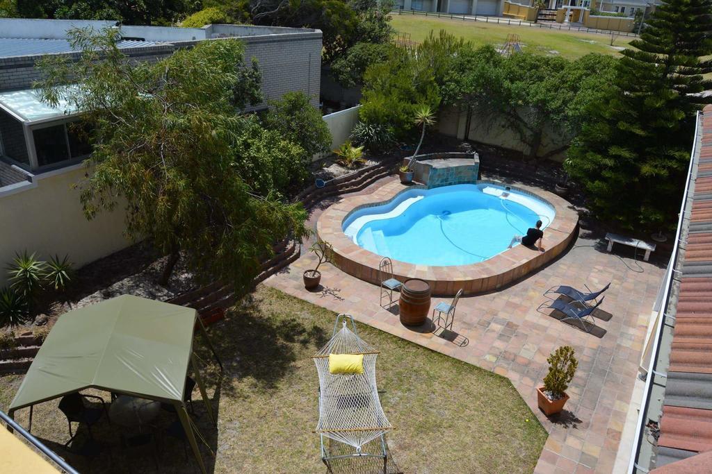 Natalie Guesthouse Bloubergstrand Exterior foto
