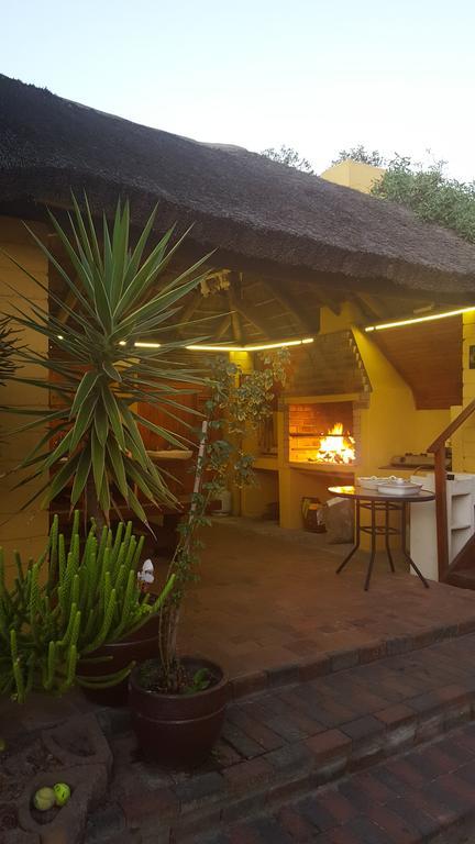 Natalie Guesthouse Bloubergstrand Exterior foto