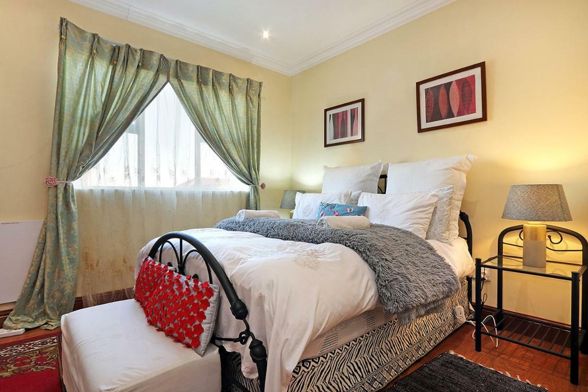Natalie Guesthouse Bloubergstrand Exterior foto