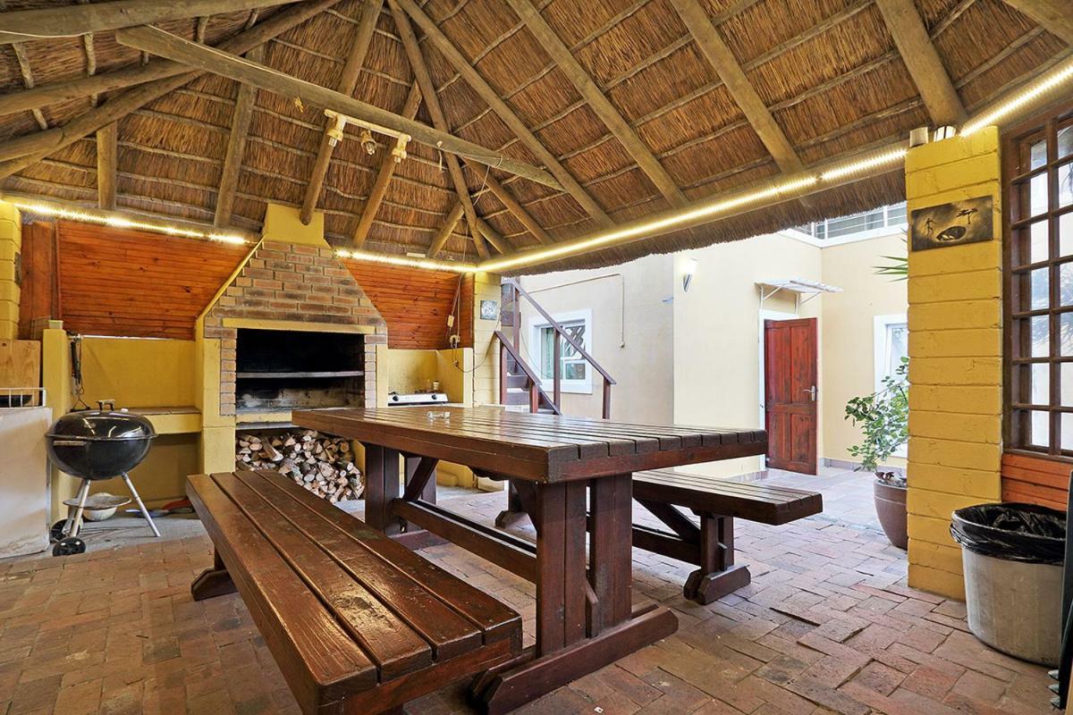 Natalie Guesthouse Bloubergstrand Exterior foto